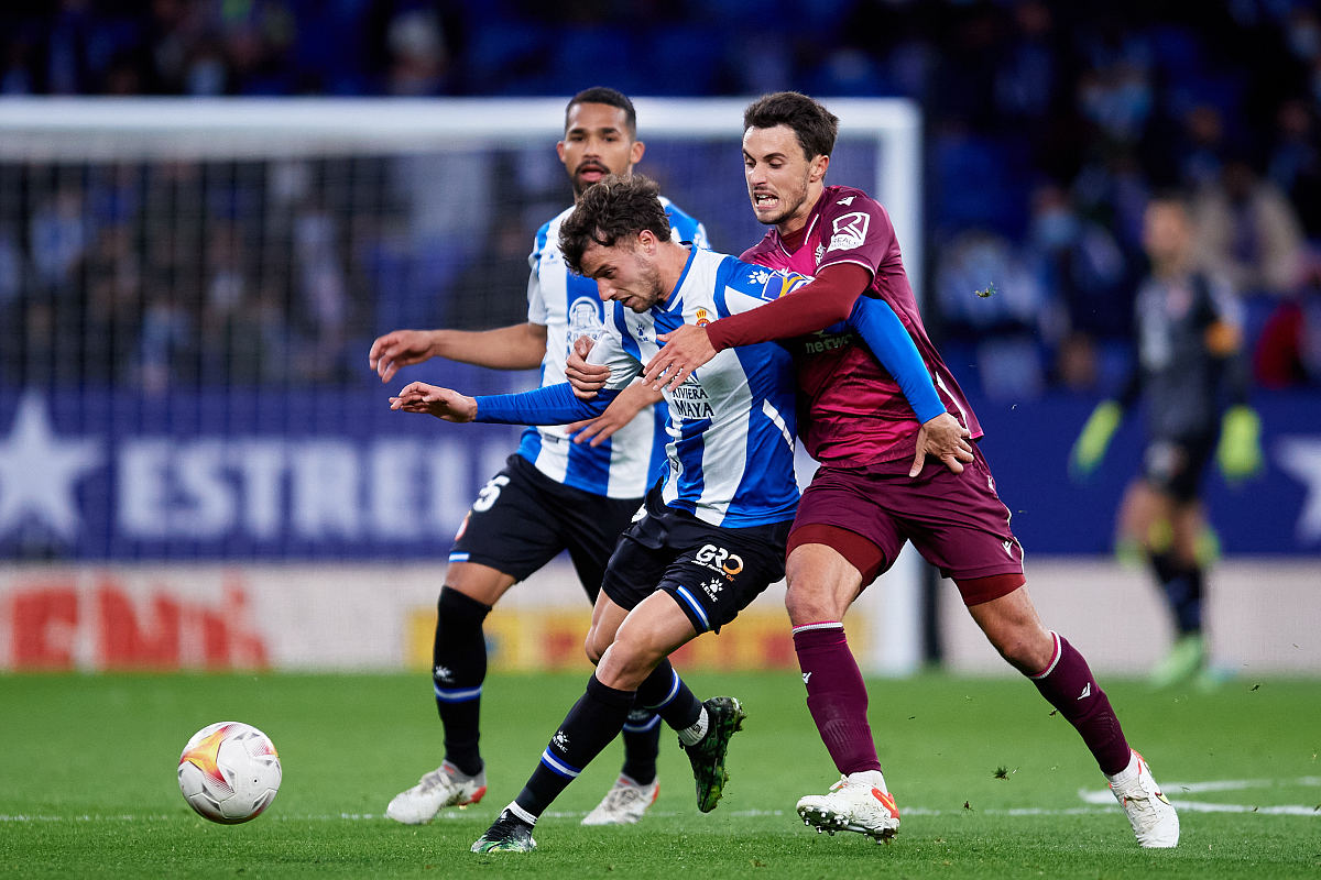 包含里尔赛后门线救险本菲卡围绕国王杯篮板制胜，网友：浙江稠州主帅复盘备战社区盾的词条